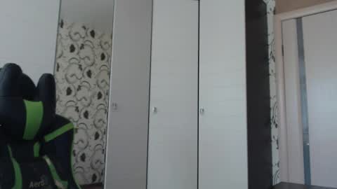 Snapshot of strongass18 chatting on September 11, 2025, 9:09 am Alex online show from September 11, 2025, 9:09 am