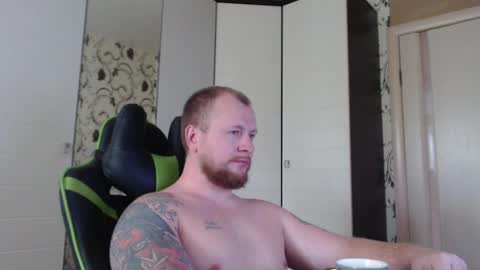 Snapshot of strongass18 chatting on October 3, 2025, 9:17 am Alex online show from October 3, 2025, 9:17 am