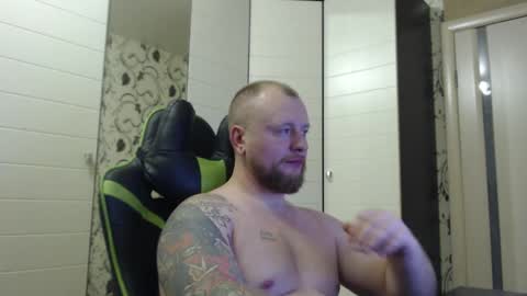 Snapshot of strongass18 chatting on October 18, 2025, 2:29 pm Alex online show from October 18, 2025, 2:29 pm