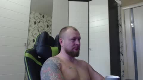 Snapshot of strongass18 chatting on October 26, 2025, 12:44 pm Alex online show from October 26, 2025, 12:44 pm