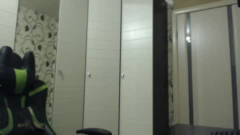 Snapshot of strongass18 chatting on November 23, 2025, 1:33 pm Alex online show from November 23, 2025, 1:33 pm