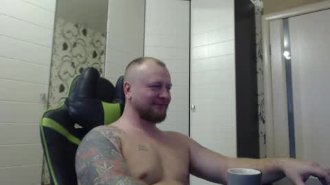 Snapshot of strongass18 chatting on December 2, 2025, 9:47 am Alex online show from December 2, 2025, 9:47 am