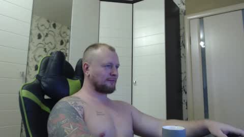 Snapshot of strongass18 chatting on December 4, 2025, 9:07 am Alex online show from December 4, 2025, 9:07 am