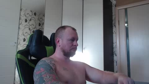 Snapshot of strongass18 chatting on December 14, 2025, 9:03 am Alex online show from December 14, 2025, 9:03 am