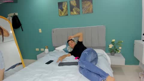 Snapshot of stroong_couple_ chatting on February 19, 2025, 2:33 am Strong Couple online show from February 19, 2025, 2:33 am