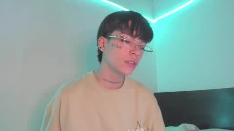 Snapshot of submissive_boyy_ chatting on December 14, 2024, 3:47 pm nico online show from December 14, 2024, 3:47 pm