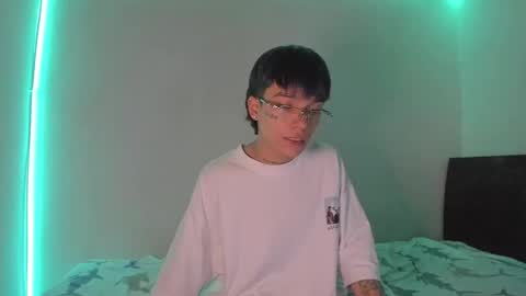 Snapshot of submissive_boyy_ chatting on January 16, 2025, 1:37 am nico online show from January 16, 2025, 1:37 am