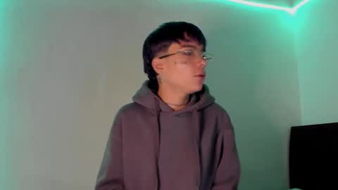 Snapshot of submissive_boyy_ chatting on February 18, 2025, 4:05 pm nico online show from February 18, 2025, 4:05 pm