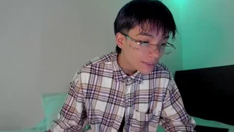 Snapshot of submissive_boyy_ chatting on February 28, 2025, 4:42 pm nico online show from February 28, 2025, 4:42 pm