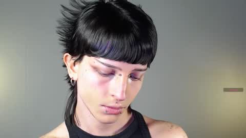 Angel  online show from December 5, 2025, 10:02 am