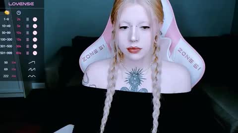 succubus_leslie online show from November 26, 2025, 10:44 pm