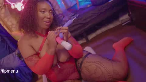 Succubus RoseMilk online show from November 17, 2025, 11:21 pm