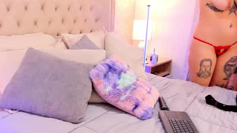 Luna  online show from November 6, 2025, 8:21 pm