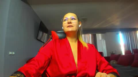 Snapshot of sugar_mayy chatting on October 20, 2025, 8:15 am May online show from October 20, 2025, 8:15 am