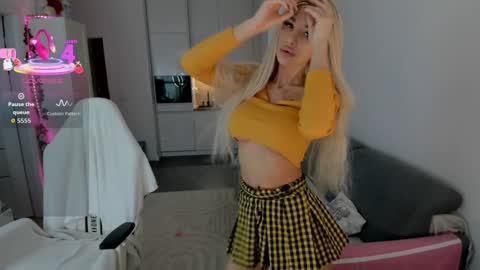 Snapshot of sugar_rainbow chatting on October 27, 2025, 5:55 am Kinga online show from October 27, 2025, 5:55 am