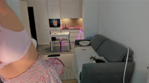 Snapshot of sugar_rainbow chatting on November 28, 2025, 5:10 am Kinga online show from November 28, 2025, 5:10 am