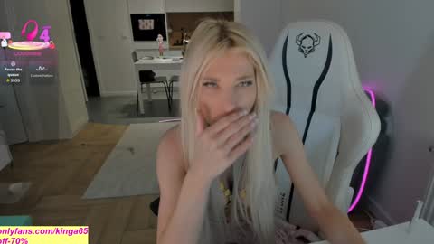 Snapshot of sugar_rainbow chatting on November 29, 2025, 5:32 am Kinga online show from November 29, 2025, 5:32 am