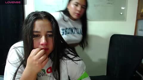 summer_girls01 online show from January 8, 2025, 4:55 am