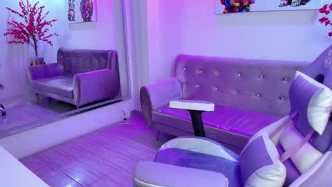 summer_miller online show from October 10, 2025, 11:31 am