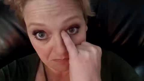 Summer Divine online show from November 1, 2025, 1:24 pm