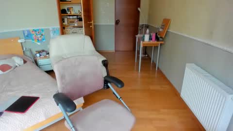 summerliza online show from September 22, 2025, 2:52 pm