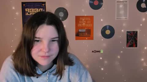 sun_julia online show from November 11, 2025, 10:04 am