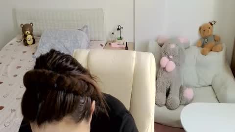 Snapshot of sun_yummy chatting on December 1, 2025, 7:35 am Lucis online show from December 1, 2025, 7:35 am