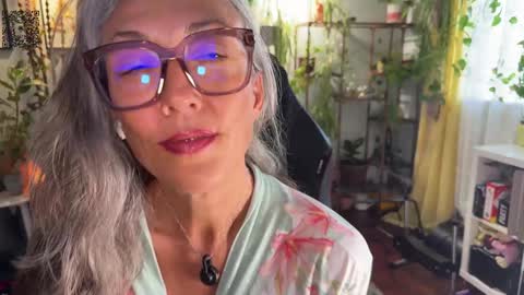 Snapshot of sunnie_dayz chatting on September 9, 2025, 5:34 pm Hi Im Sunnie - Next show Friday August 1 online show from September 9, 2025, 5:34 pm