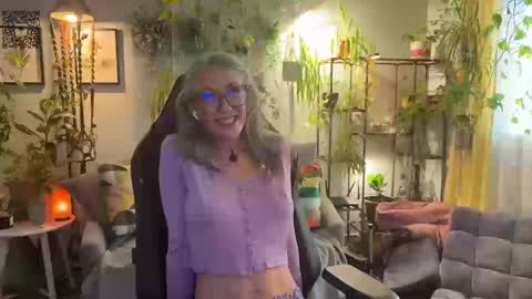 Snapshot of sunnie_dayz chatting on September 23, 2025, 4:10 pm Hi Im Sunnie - Next show Friday August 1 online show from September 23, 2025, 4:10 pm