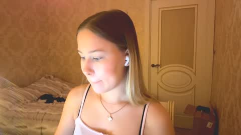 Snapshot of sunny_bambi chatting on December 14, 2025, 4:23 pm Hello My name is Mary nice to meet you Telegram cuuutekitten online show from December 14, 2025, 4:23 pm
