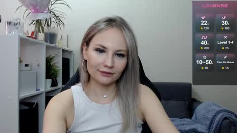 Snapshot of sunny_bunny6 chatting on March 12, 2025, 5:57 am Naomi online show from March 12, 2025, 5:57 am