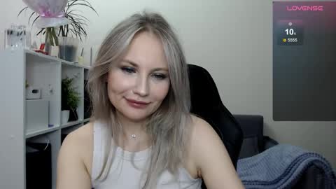 Snapshot of sunny_bunny6 chatting on March 12, 2025, 9:02 am Naomi online show from March 12, 2025, 9:02 am