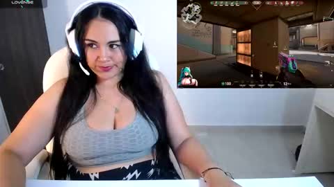 Snapshot of sunny_gamer chatting on November 20, 2025, 3:39 am Sunny online show from November 20, 2025, 3:39 am