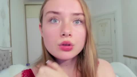 Snapshot of sunny_love__ chatting on November 1, 2025, 12:29 pm Vanessa online show from November 1, 2025, 12:29 pm