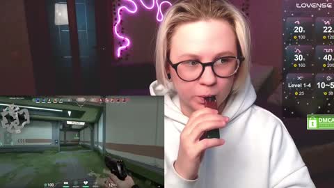 Snapshot of sunny_mood chatting on January 15, 2025, 10:06 am sunny mood online show from January 15, 2025, 10:06 am