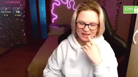 Snapshot of sunny_mood chatting on March 10, 2025, 4:38 am sunny mood online show from March 10, 2025, 4:38 am