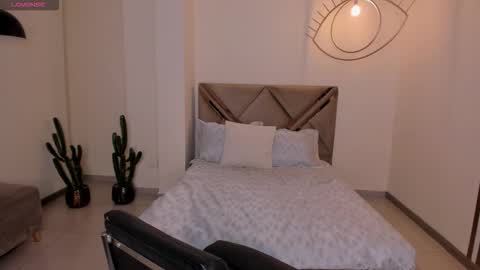 Sunny Rivers online show from September 10, 2025, 7:25 pm