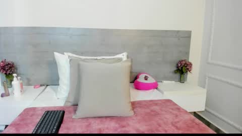 sunnywhitee online show from September 22, 2025, 7:16 pm