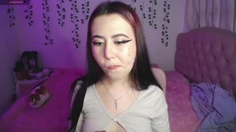 Snapshot of sunset_pienk chatting on March 11, 2025, 1:05 am Sunset online show from March 11, 2025, 1:05 am