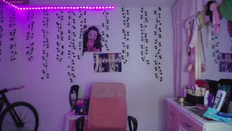 Snapshot of sunset_pienk chatting on September 25, 2025, 5:00 am Sunset online show from September 25, 2025, 5:00 am