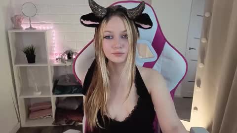 Snapshot of sunshine_angela chatting on November 20, 2025, 2:39 pm ANGELA online show from November 20, 2025, 2:39 pm