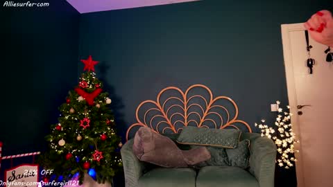 Snapshot of surfergirl121 chatting on December 14, 2024, 5:47 pm Allie online show from December 14, 2024, 5:47 pm