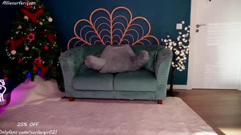 Snapshot of surfergirl121 chatting on December 21, 2024, 4:14 pm Allie online show from December 21, 2024, 4:14 pm