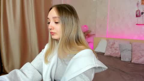 Snapshot of susan__clark chatting on February 18, 2025, 12:59 am Annie online show from February 18, 2025, 12:59 am