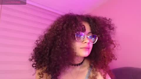 Snapshot of susan_bluee chatting on December 4, 2024, 4:27 pm Susan online show from December 4, 2024, 4:27 pm