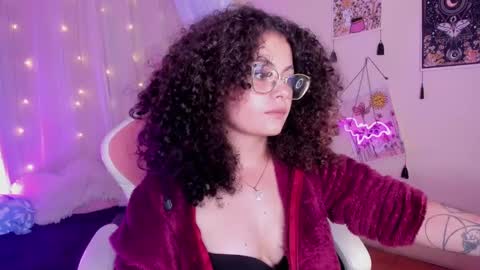 Snapshot of susan_bluee chatting on December 27, 2024, 9:43 pm Susan online show from December 27, 2024, 9:43 pm