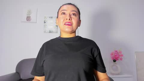 Snapshot of susan_sexymilf chatting on October 17, 2025, 11:46 am Susan online show from October 17, 2025, 11:46 am