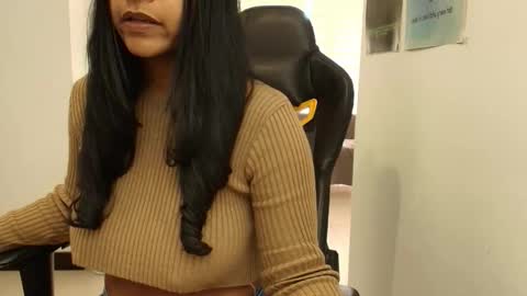 Snapshot of susanrhodes_ chatting on November 10, 2025, 1:32 pm Susan Rhodes online show from November 10, 2025, 1:32 pm