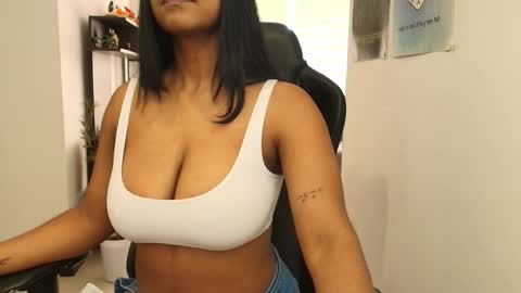 Snapshot of susanrhodes_ chatting on November 23, 2025, 1:00 pm Susan Rhodes online show from November 23, 2025, 1:00 pm