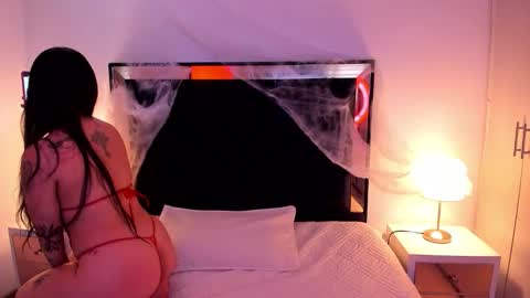 susanvilla online show from October 15, 2025, 7:47 pm